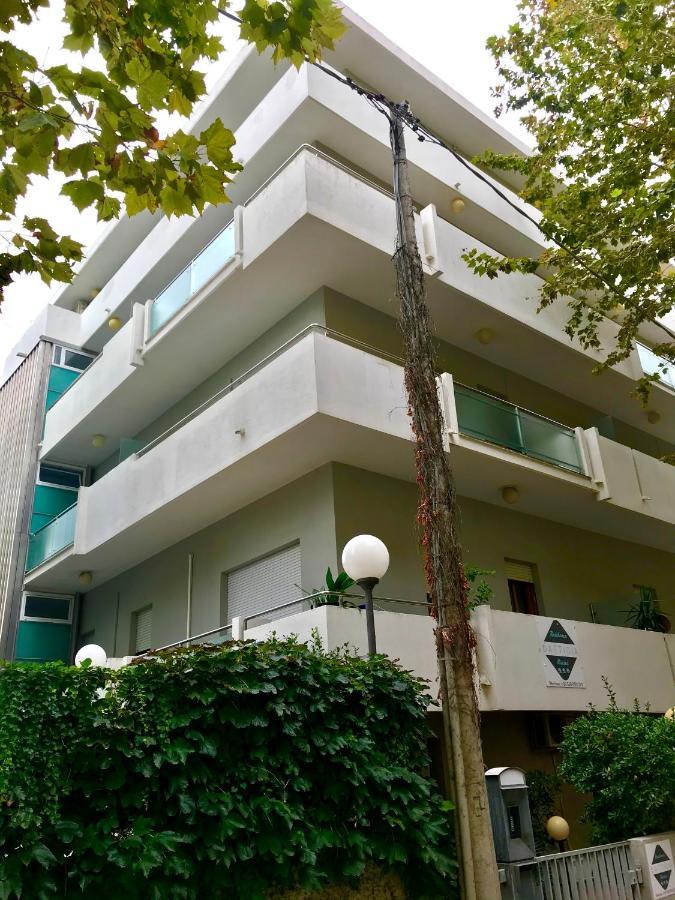 Battigia Rimini - Appartamenti Vacanze Экстерьер фото